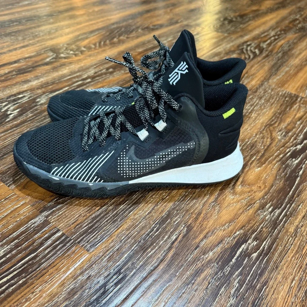 Nike Size 6Y Kyrie Flytrap 5 Kids Basketball Shoes Black White Volt DD0340-002